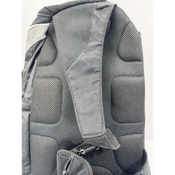 Speedo Sling Crossbody Sport Backpack Bag Black Multiple Compartments - Picture 7 of 16